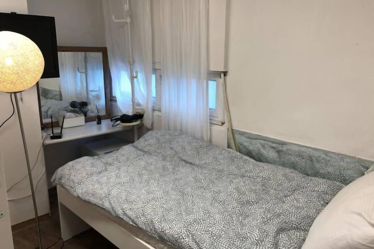 Minibar, desk, soundproofing, free WiFi