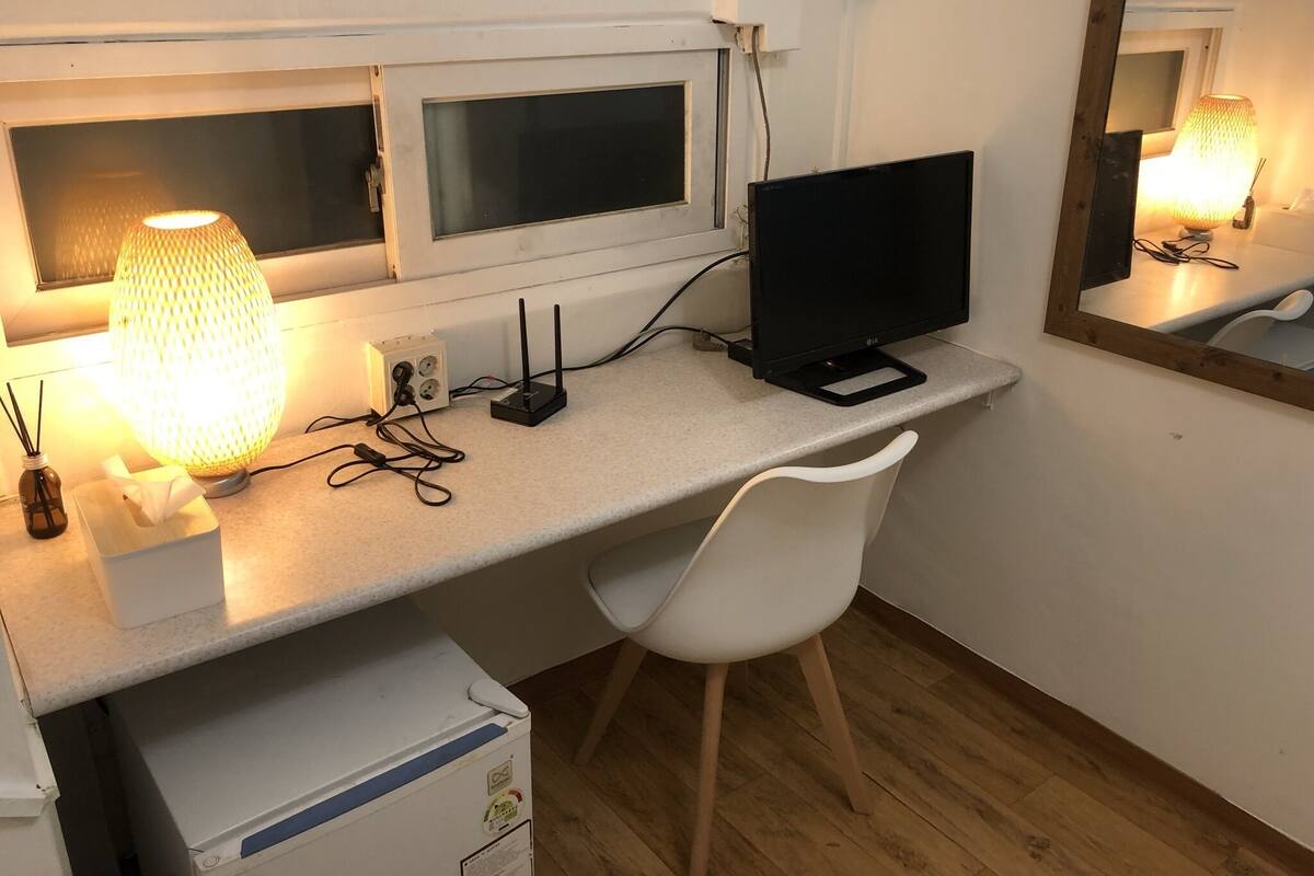 Dobbeltrom – standard | Skrivebord, lydisolert, wi-fi (inkludert) og sengetøy