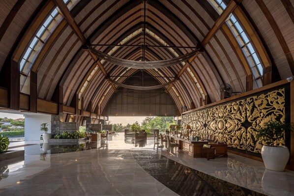 A spacious lobby with a high, vaulted ceiling and a large, ornate wall mural. - MERUSAKA Nusa Dua (Nusa Dua)
