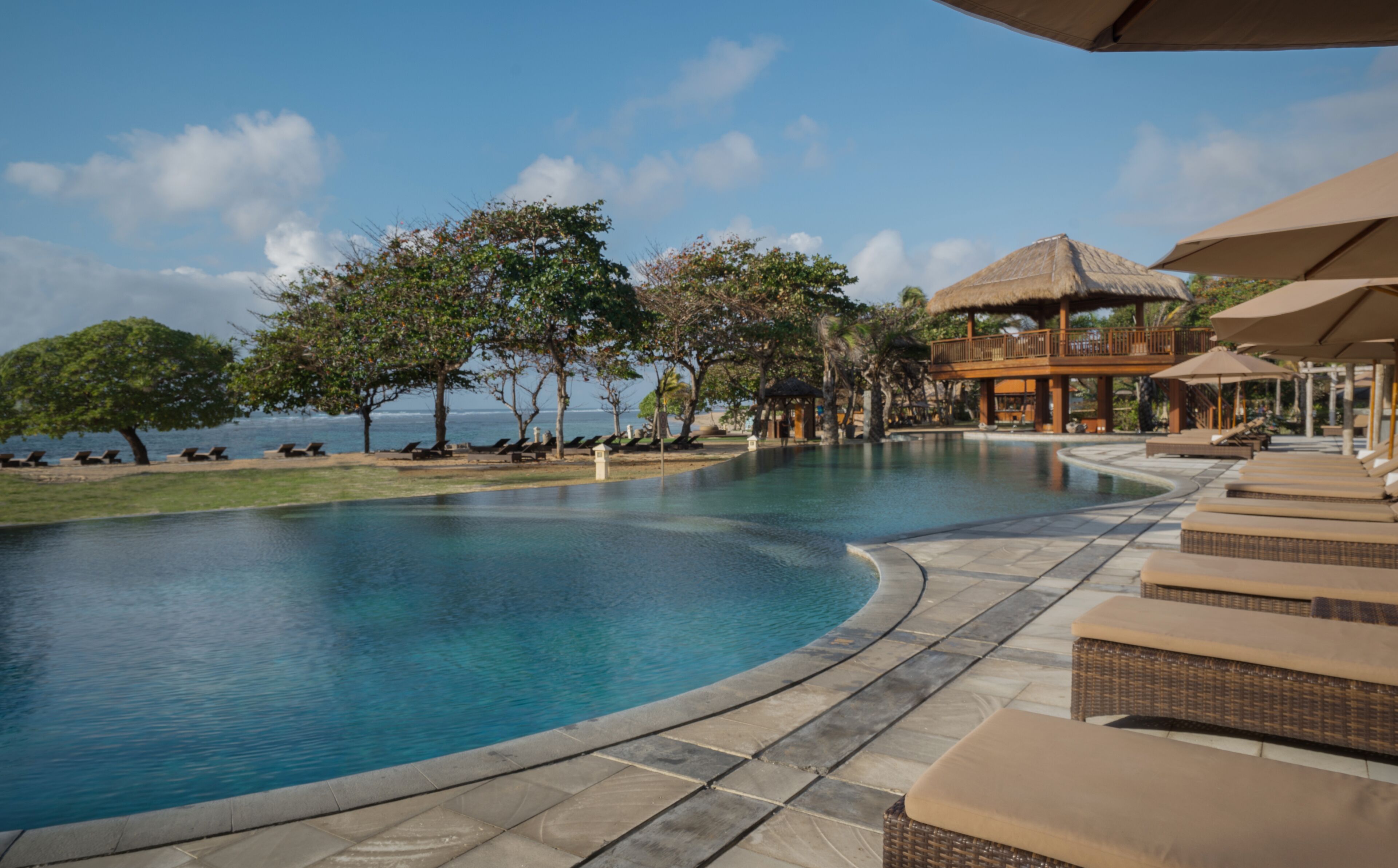 3 outdoor pools, pool umbrellas, pool loungers