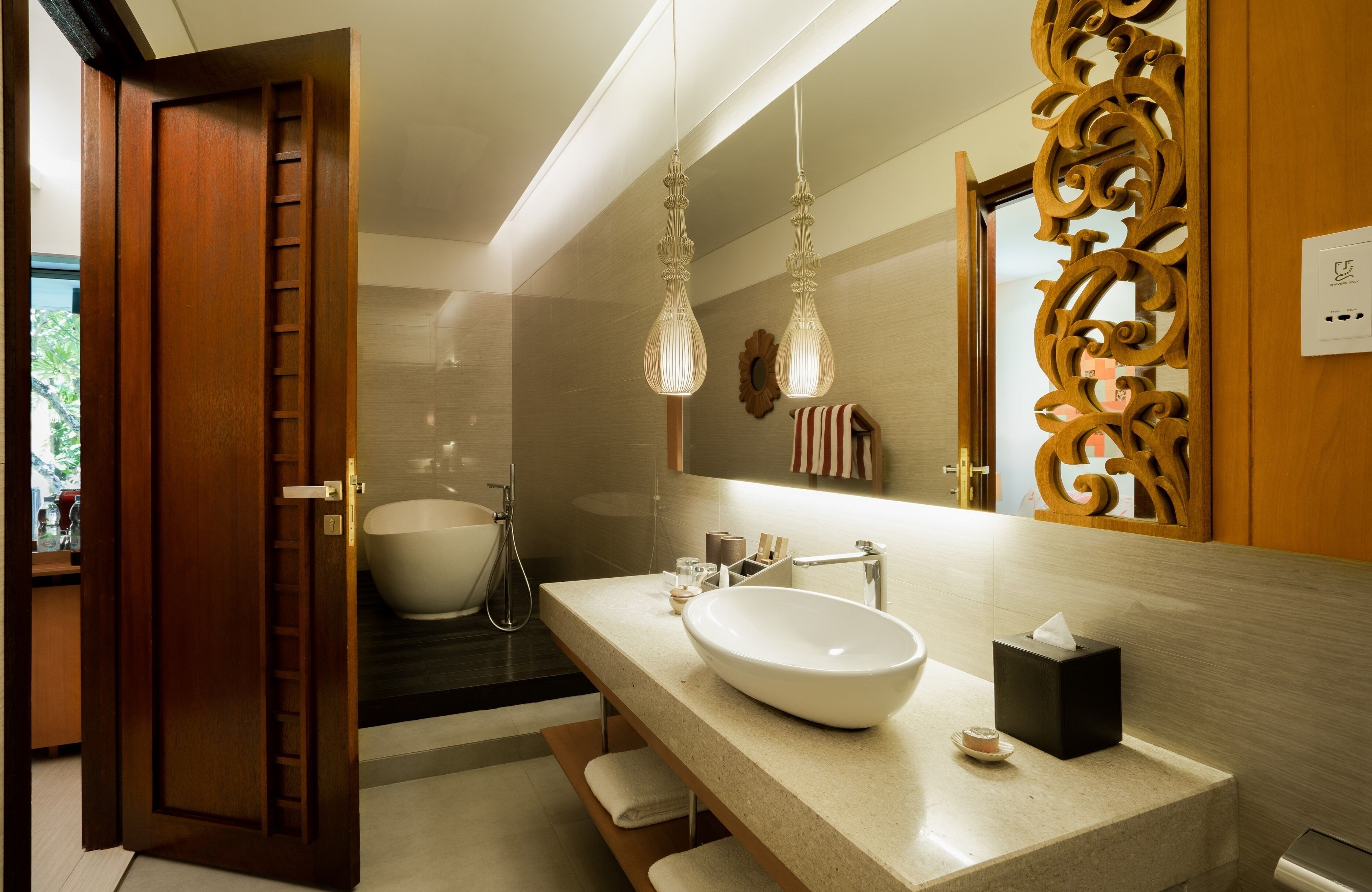 deluxe pool access | bathroom | separate bathtub and shower, deep-soaking bathtub, free toiletries
