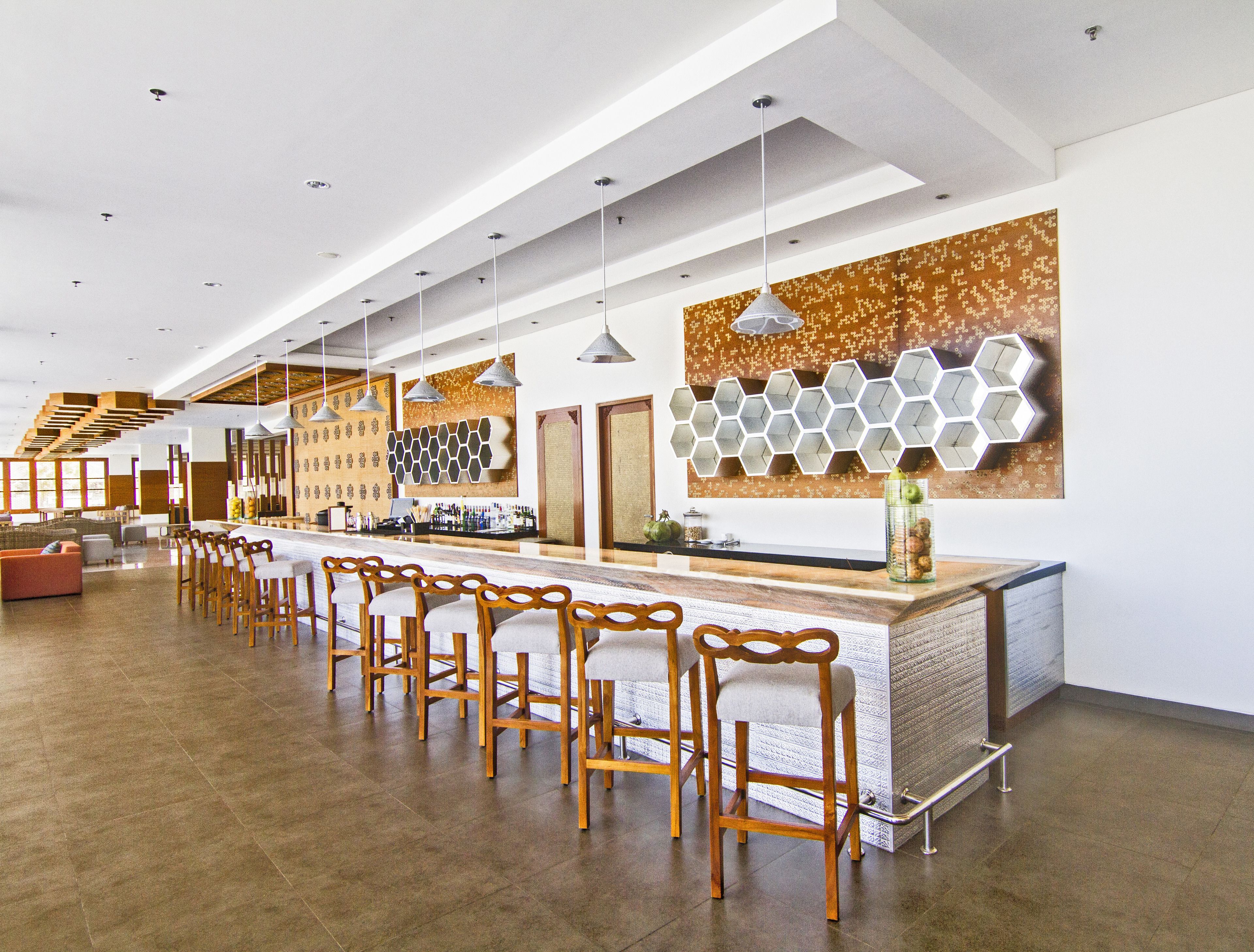 2 bars/lounges, poolside bar