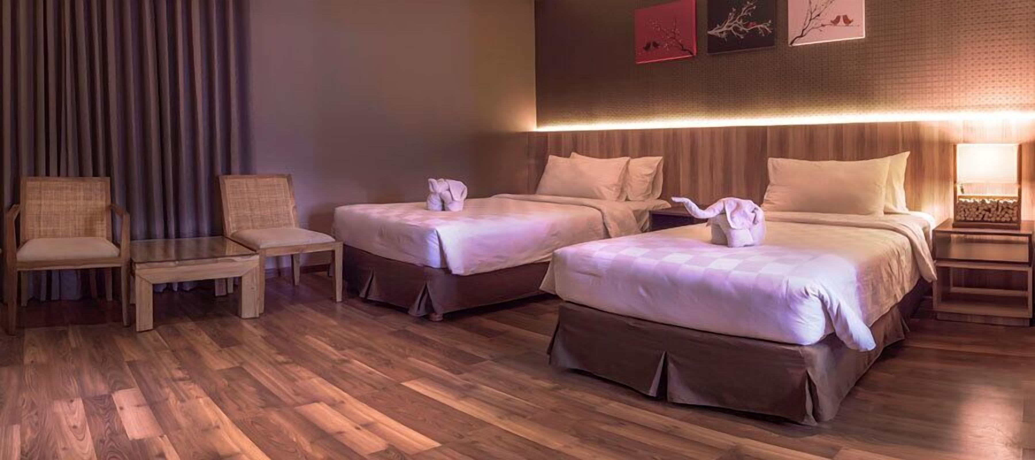 superior twin room, smoking | 1 bedroom, minibar, in-room safe, desk