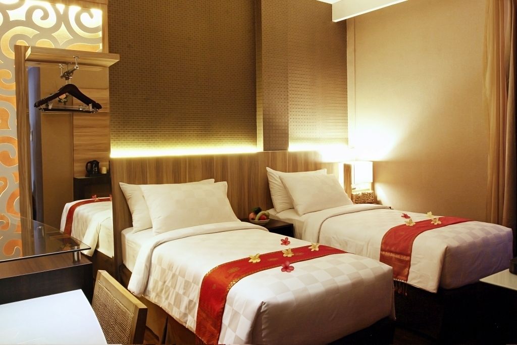 deluxe twin room, smoking | 1 bedroom, minibar, in-room safe, desk