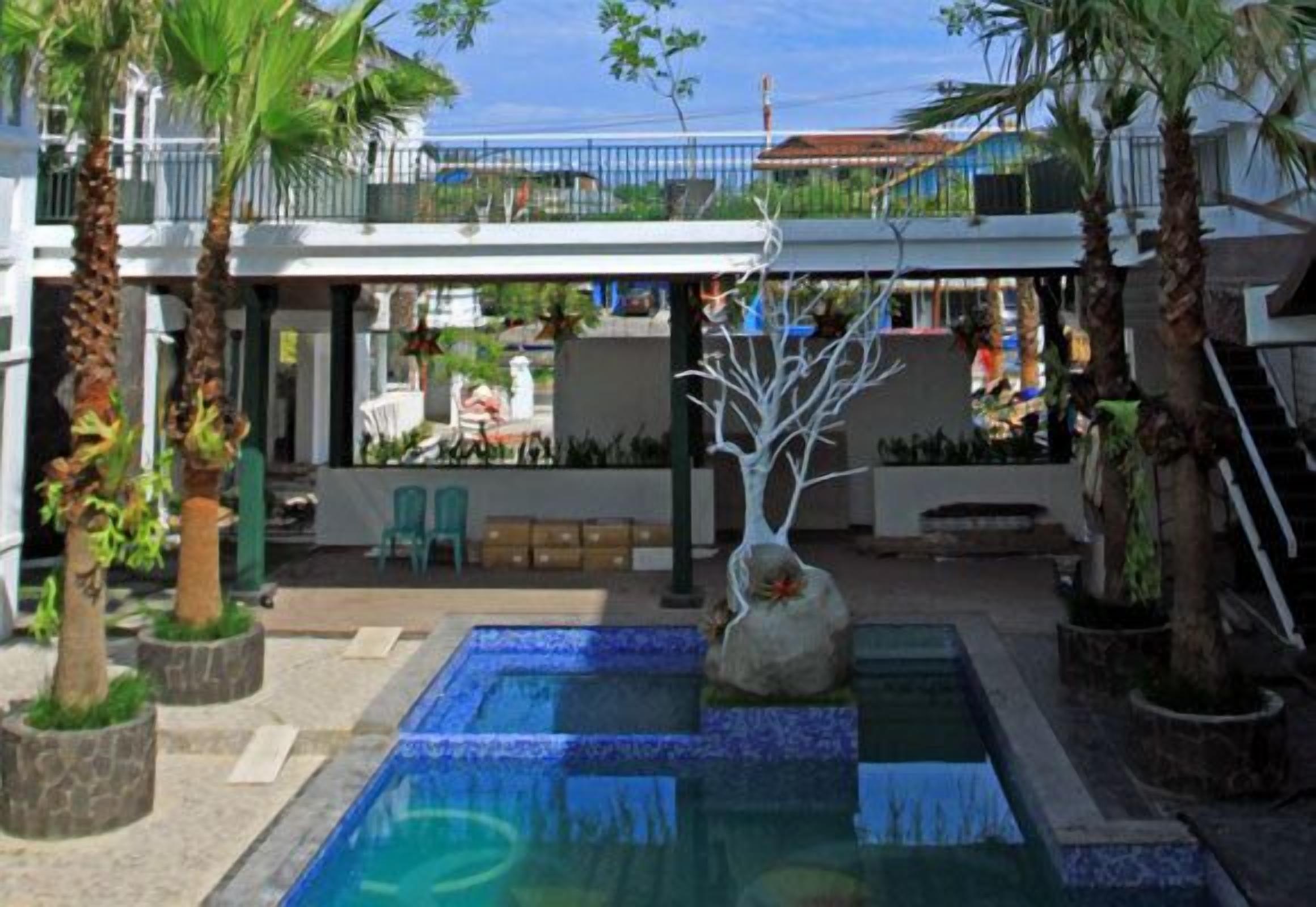 Kolam renang terbuka 