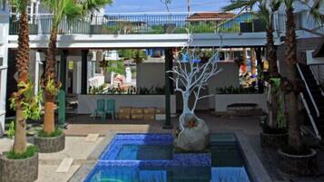 Kolam renang outdoor