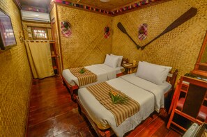 Deluxe kamer, 1 twee- of 2 eenpersoonsbedden | Een minibar, een kluis op de kamer, een bureau, gratis wifi