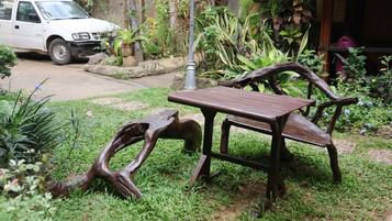 Breakfast, lunch, dinner served; local cuisine