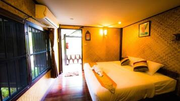 Studio with Garden View | Interior