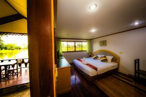 Studio with Lake View | Minibar, in-room safe, desk, rollaway beds