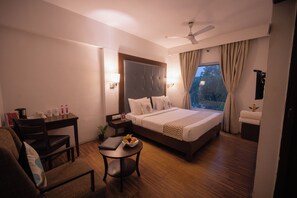 Premium Double Room, 1 King Bed, Non Smoking, Private Bathroom | Private kitchen | Coffee/tea maker, electric kettle - Hotel Clarks Collection Bhavnagar (Bhavnagar)