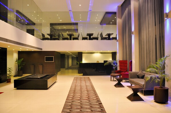 Lobby lounge