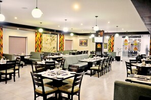 Restaurant - Hotel Clarks Collection Bhavnagar (Bhavnagar)