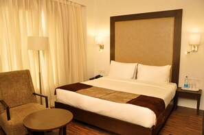 Premium bedding, minibar, in-room safe, desk - Hotel Clarks Collection Bhavnagar (Bhavnagar)