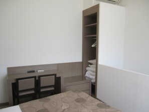 Comfort Triple Room | Minibar, in-room safe, desk, soundproofing - Hotel le Rocher (Calvi)