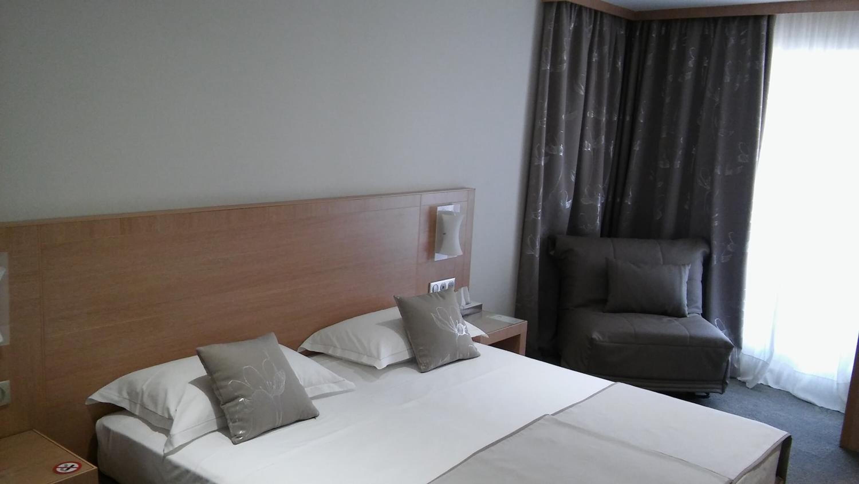 minibar, in-room safe, desk, soundproofing