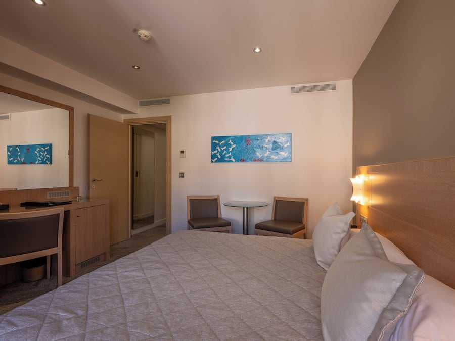 Minibar, in-room safe, desk, soundproofing