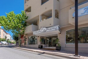 Front of property - Hotel le Rocher (Calvi)
