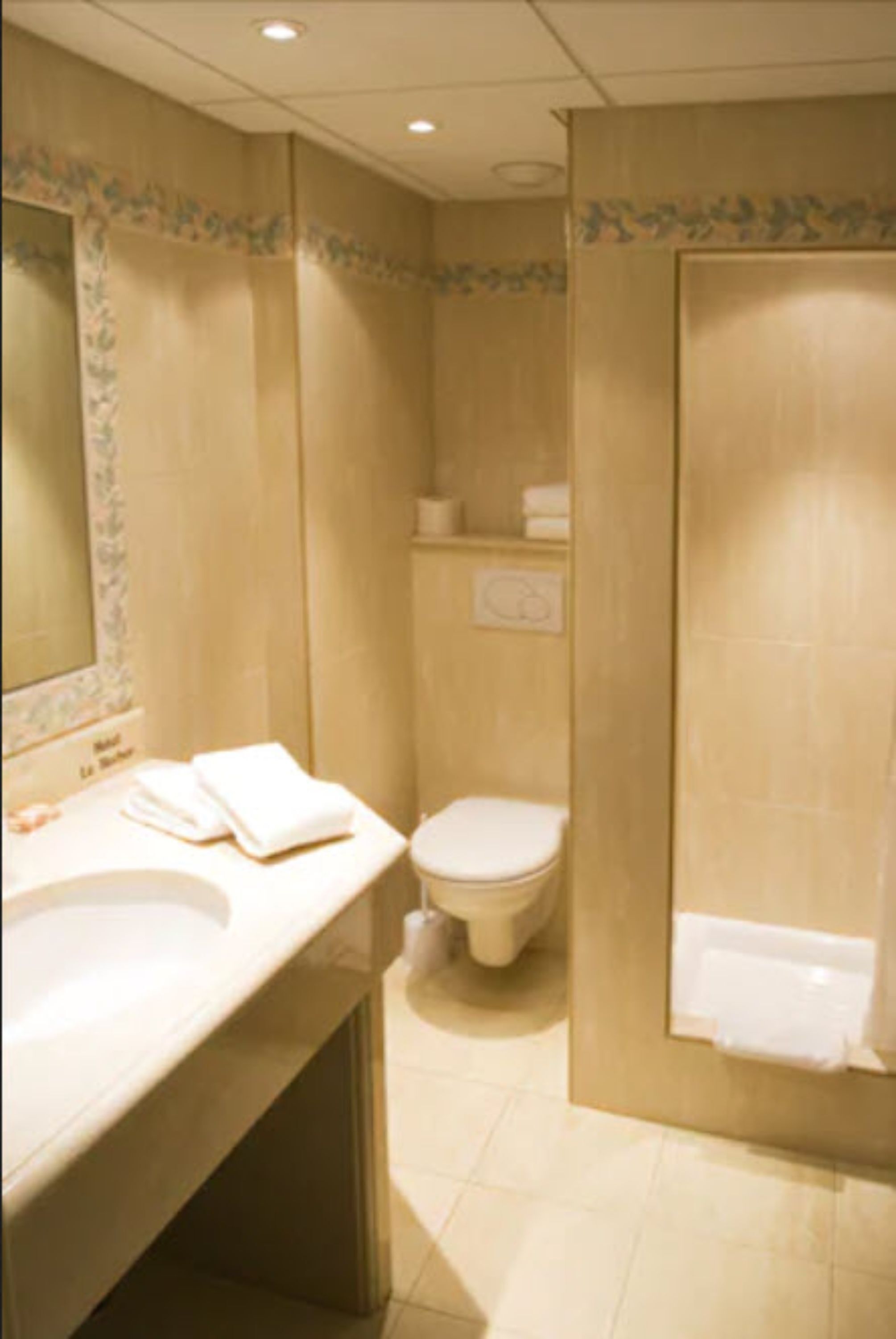 standard double room | bathroom | shower, hair dryer, towels