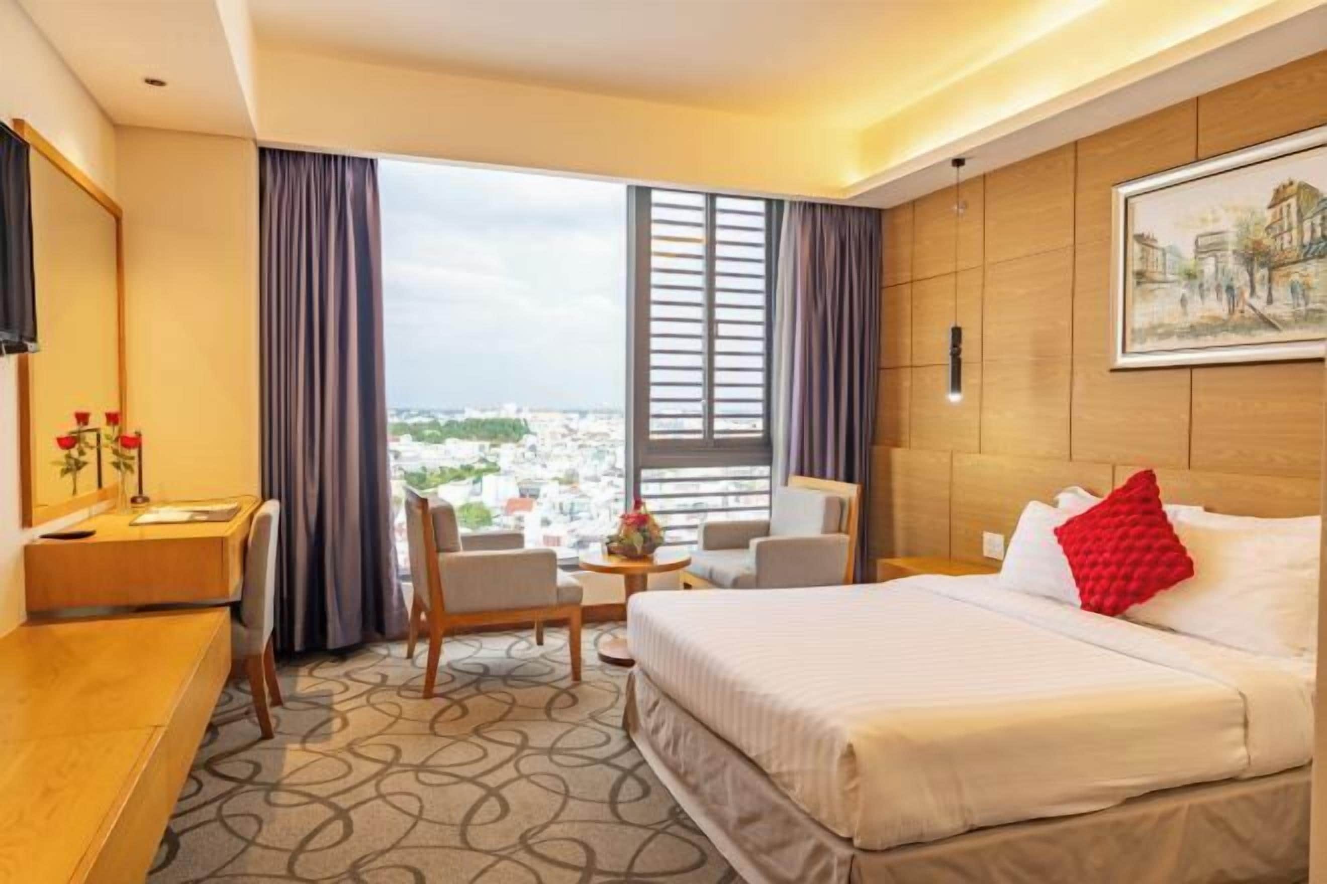 Ropa de cama de alta calidad, minibar, caja fuerte y escritorio