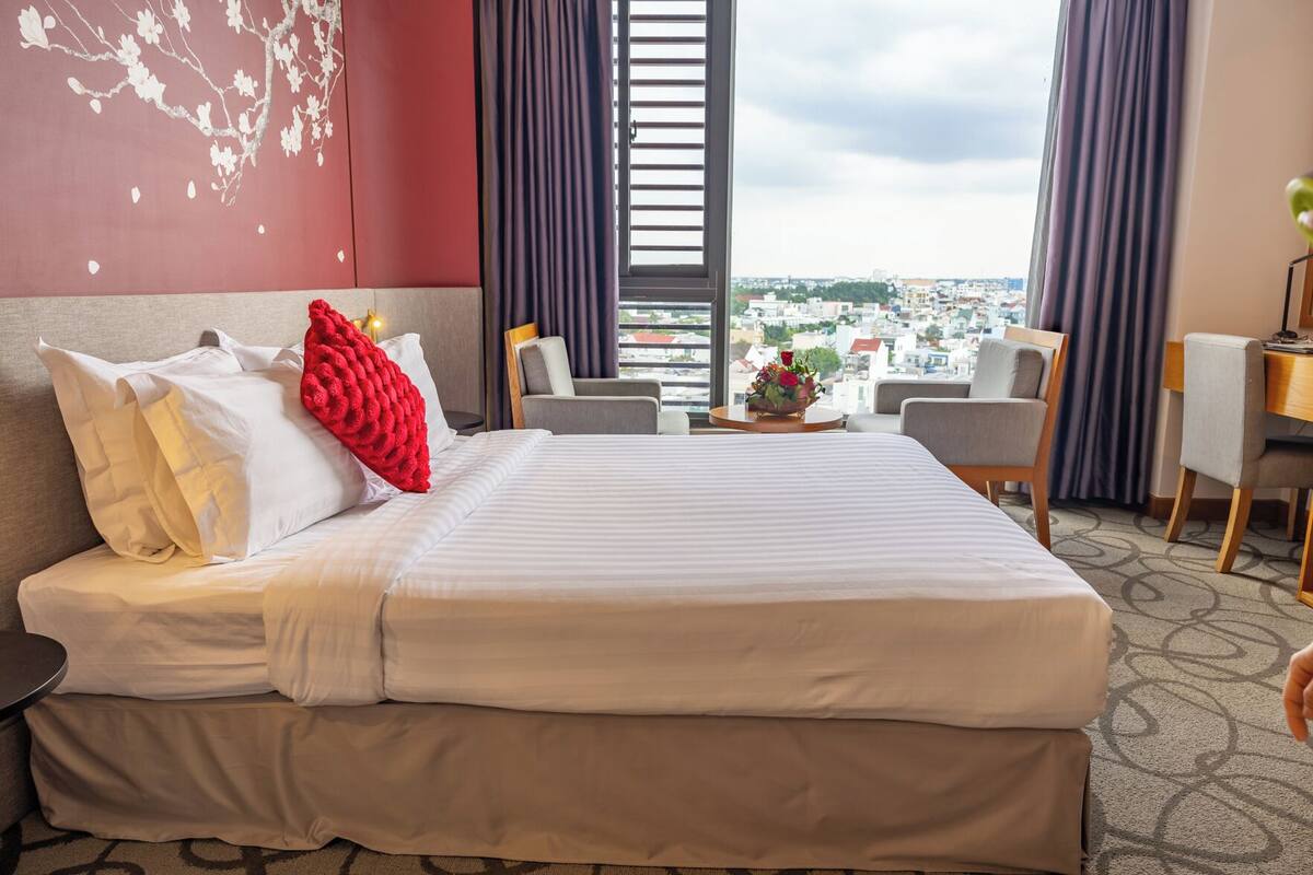 Premium bedding, minibar, in-room safe, desk