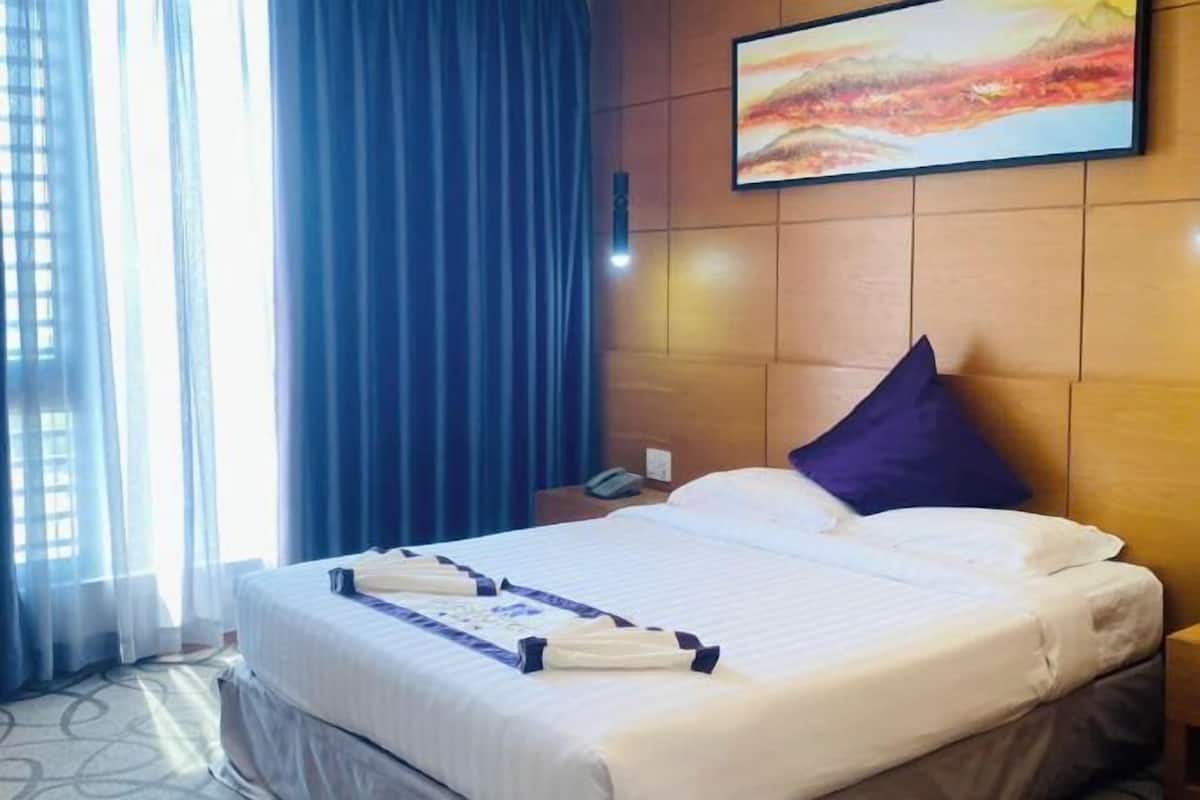 Premium bedding, minibar, in-room safe, desk