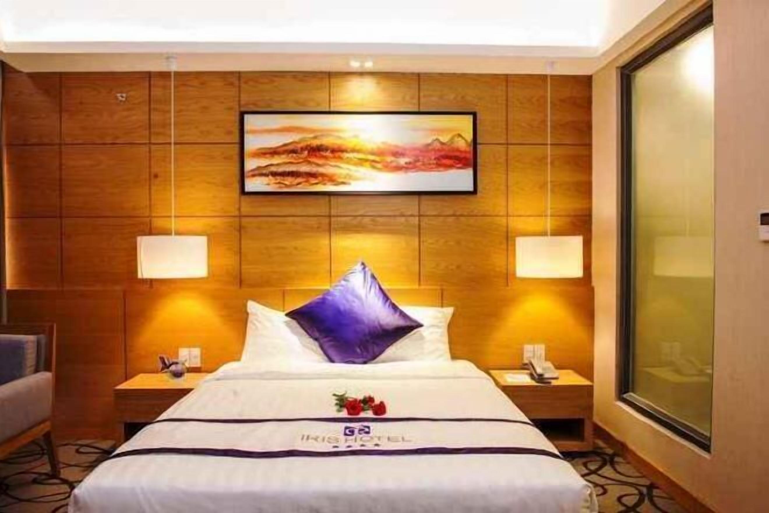 Ropa de cama de alta calidad, minibar, caja fuerte y escritorio