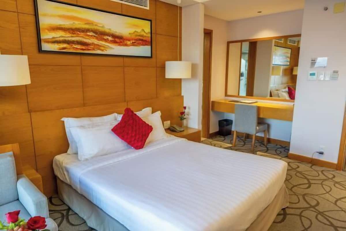 Premium bedding, minibar, in-room safe, desk