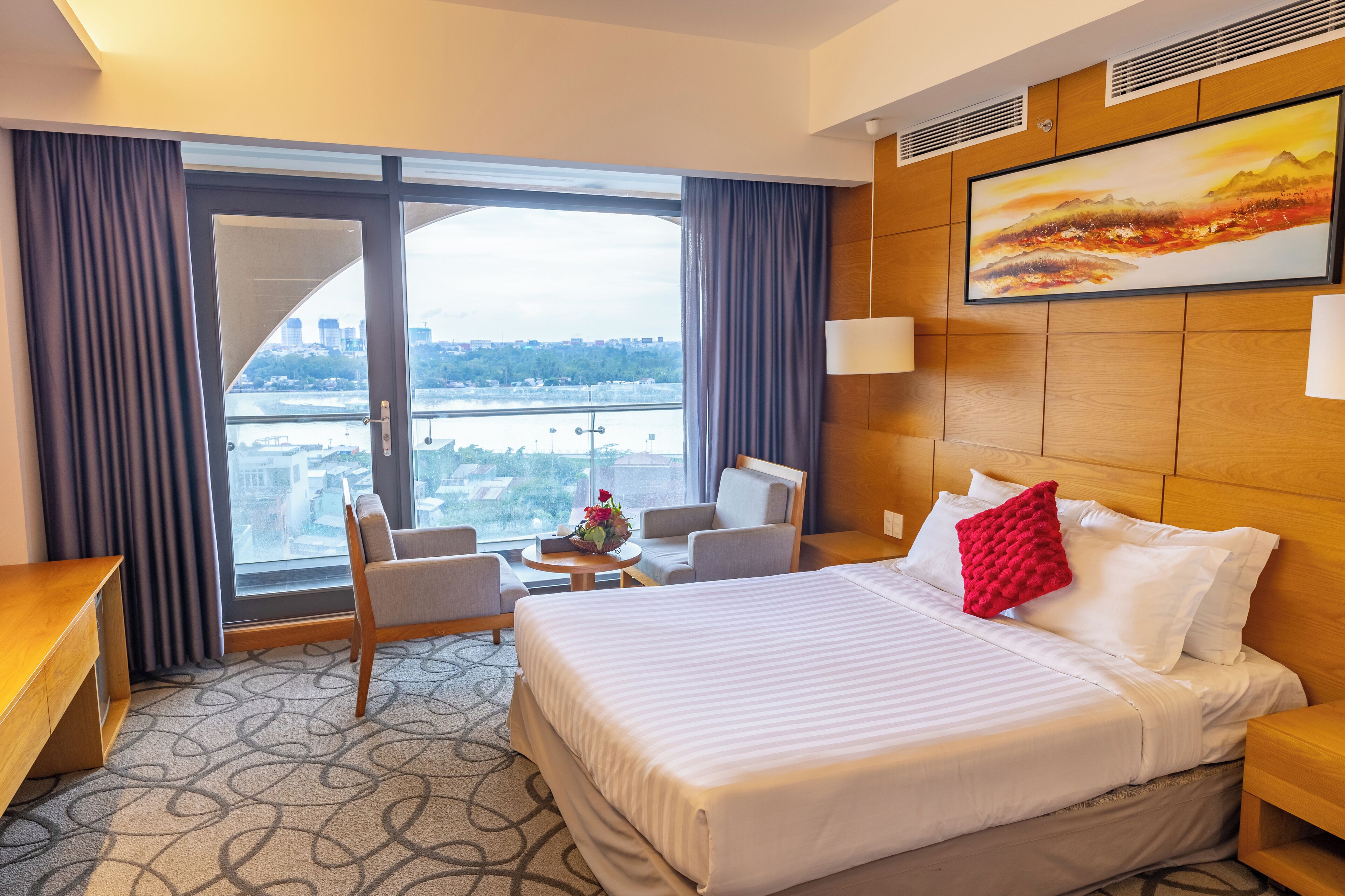 Habitación Deluxe | Ropa de cama de alta calidad, minibar, caja fuerte y escritorio