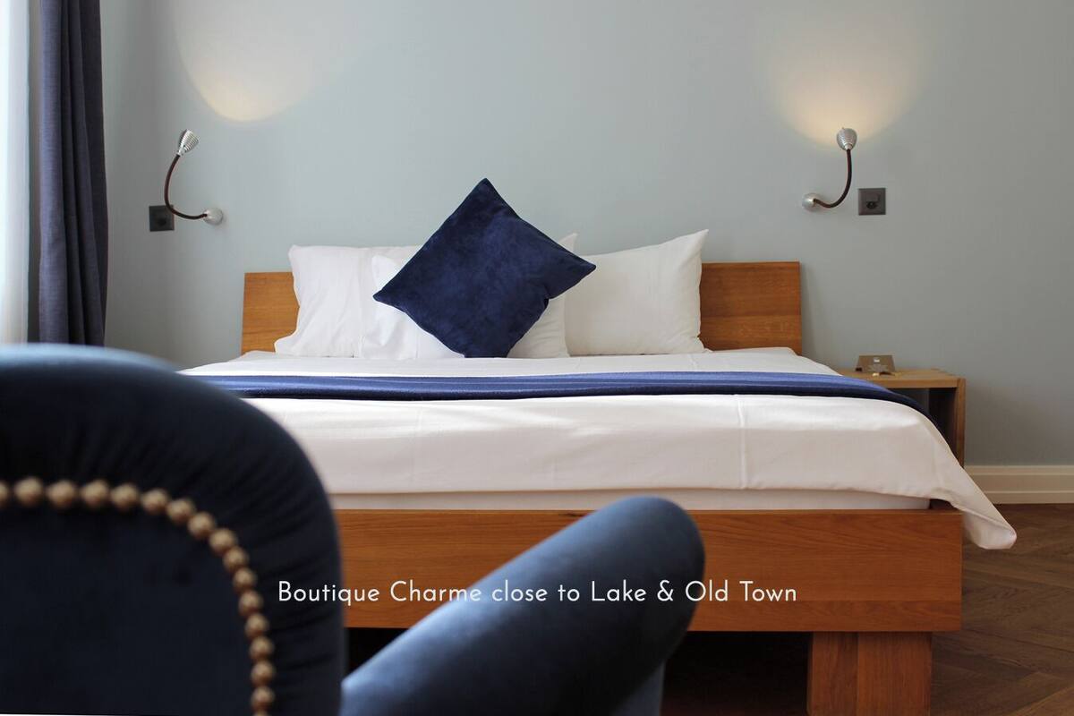 Premium Double Room | Peralatan tempat tidur premium, gebar bulu kapas, busa memori 