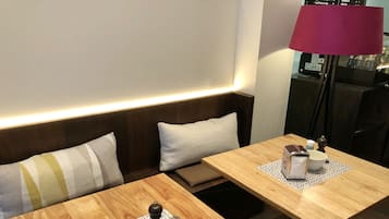 Desayuno de autoservicio incluido todos los días