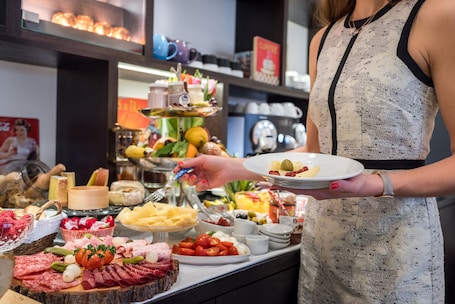 Buffet. Boutique Hotel NI-MO