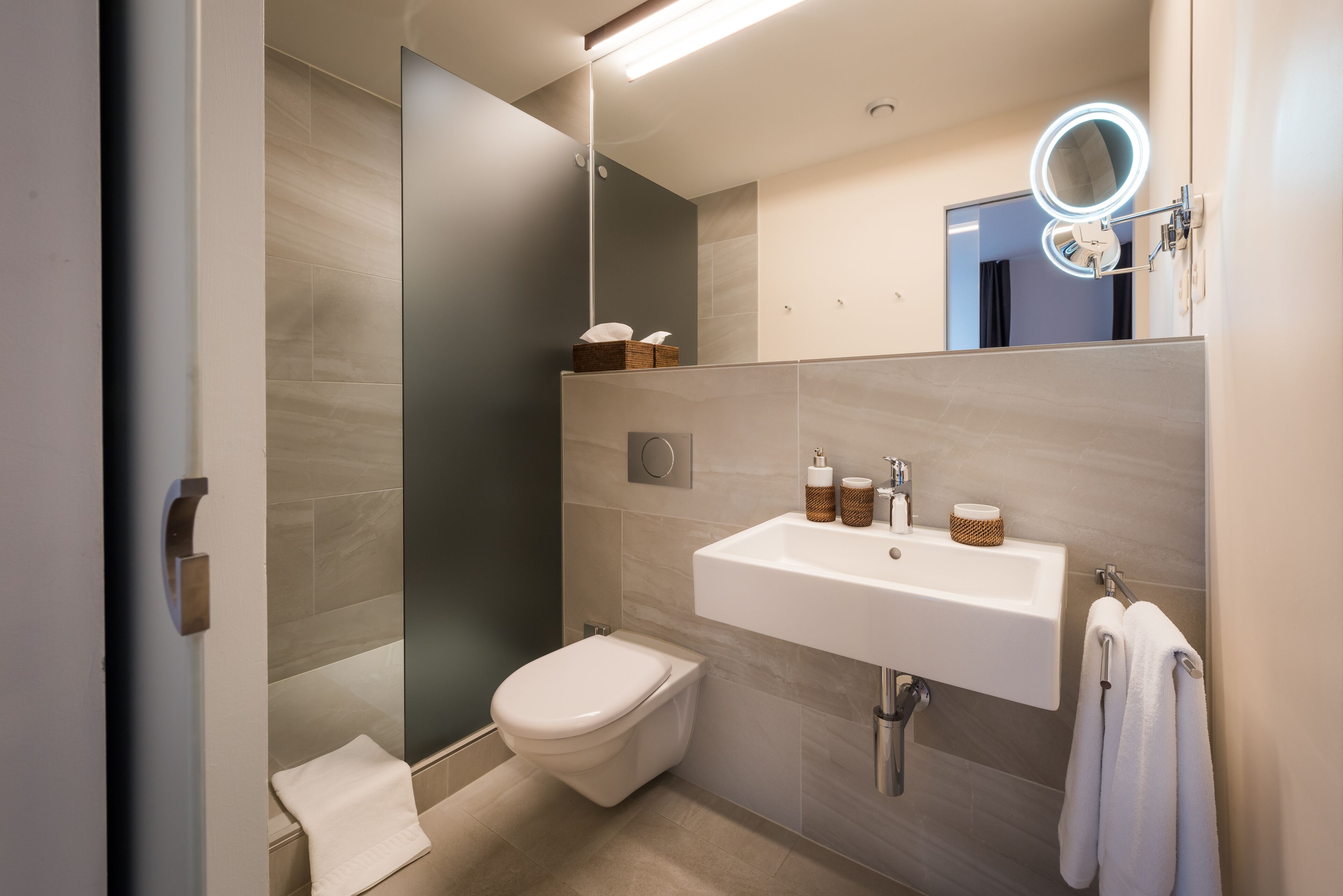 shower, free toiletries, hair dryer, towels