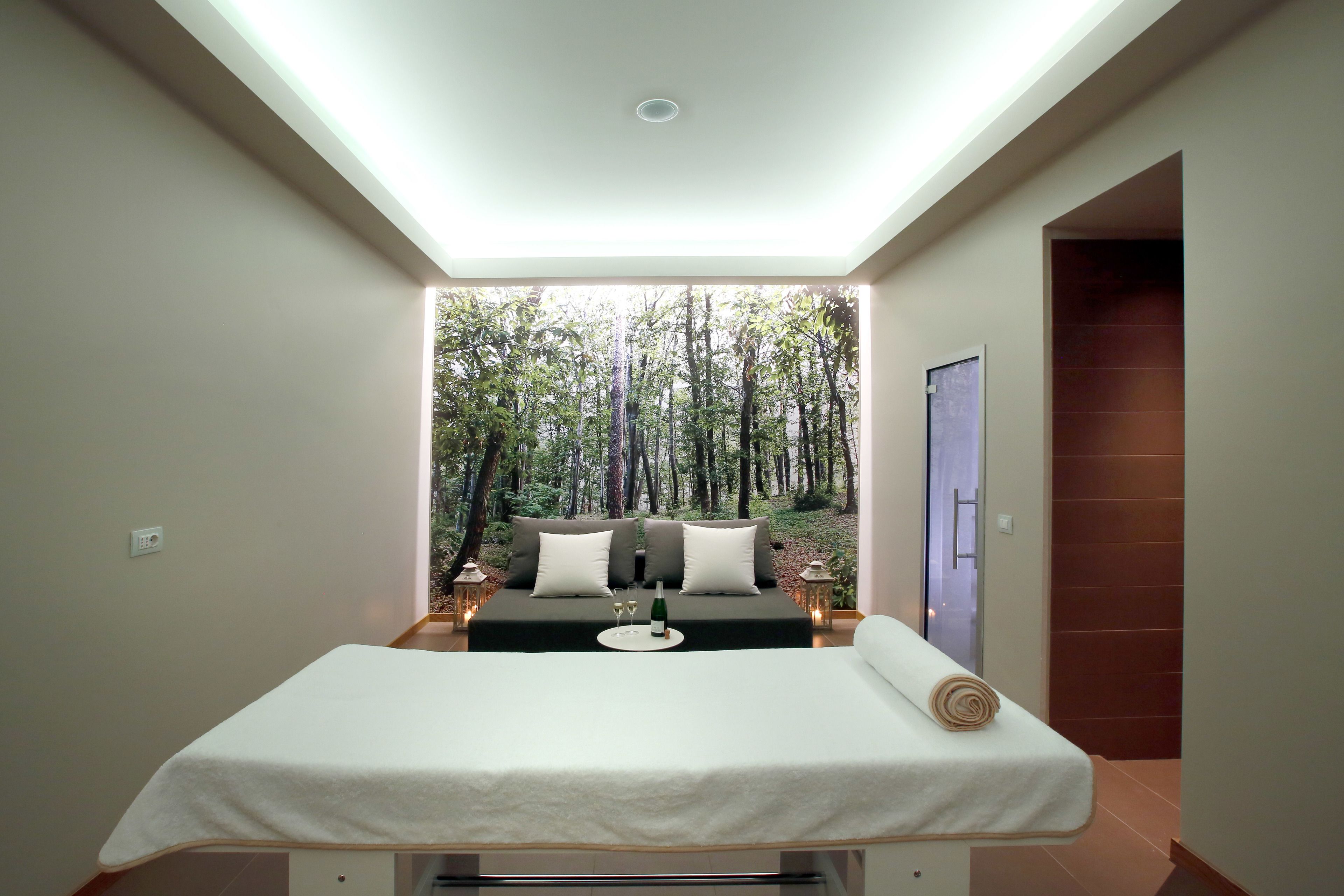 Couples treatment rooms, sauna, steam room, Turkish bath