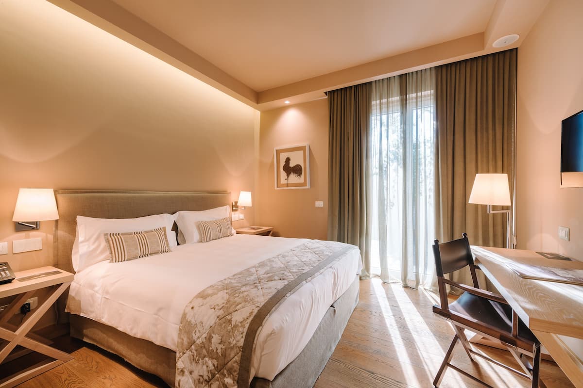 Premium bedding, minibar, in-room safe, individually furnished