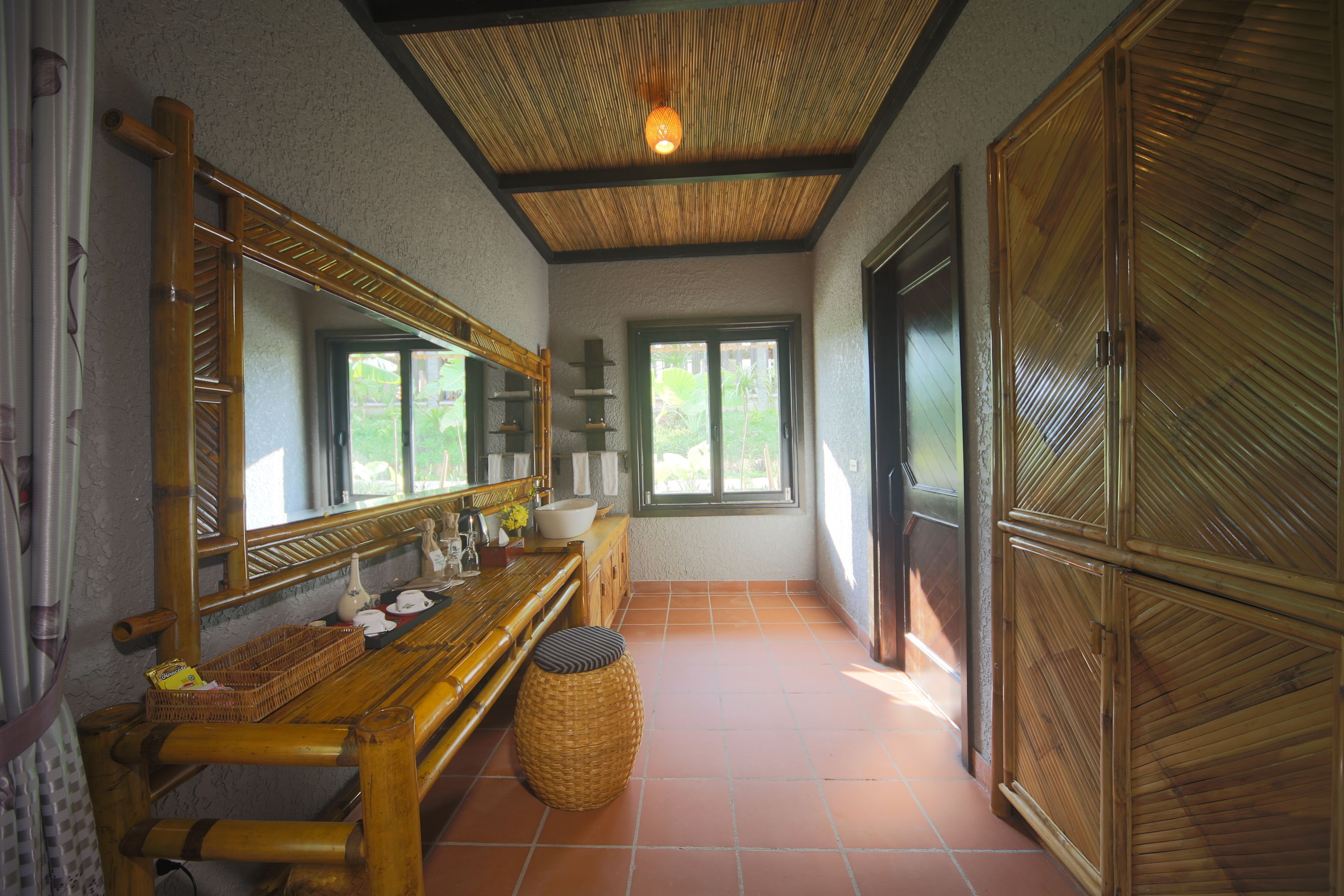 junior deluxe room, mountain view | bathroom | shower, free toiletries, hair dryer, slippers