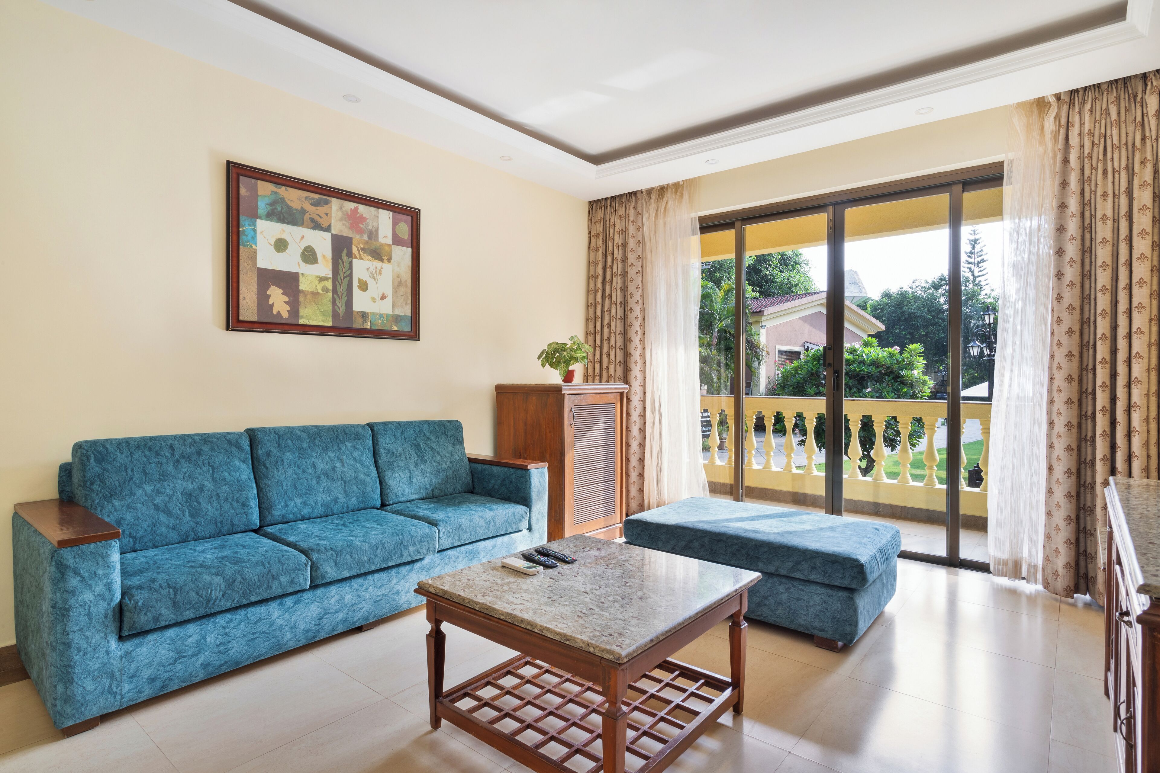 32-inch flat-screen tv with cable channels, tv