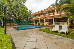 Front of property - De Mandarin Beach Resort Suites & Villas (Candolim)