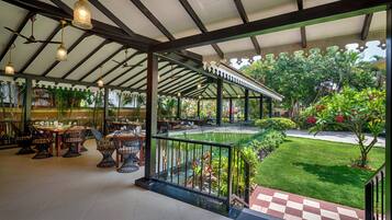 Frokost, lunsj og middag serveres, internasjonale retter