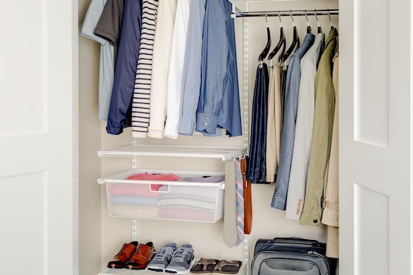 Una scrivania, ferro/asse da stiro, Wi-Fi gratuito, orologio con sveglia