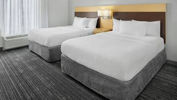 Estudio, 2 camas de matrimonio | Escritorio, tabla de planchar con plancha, wifi gratis y despertador