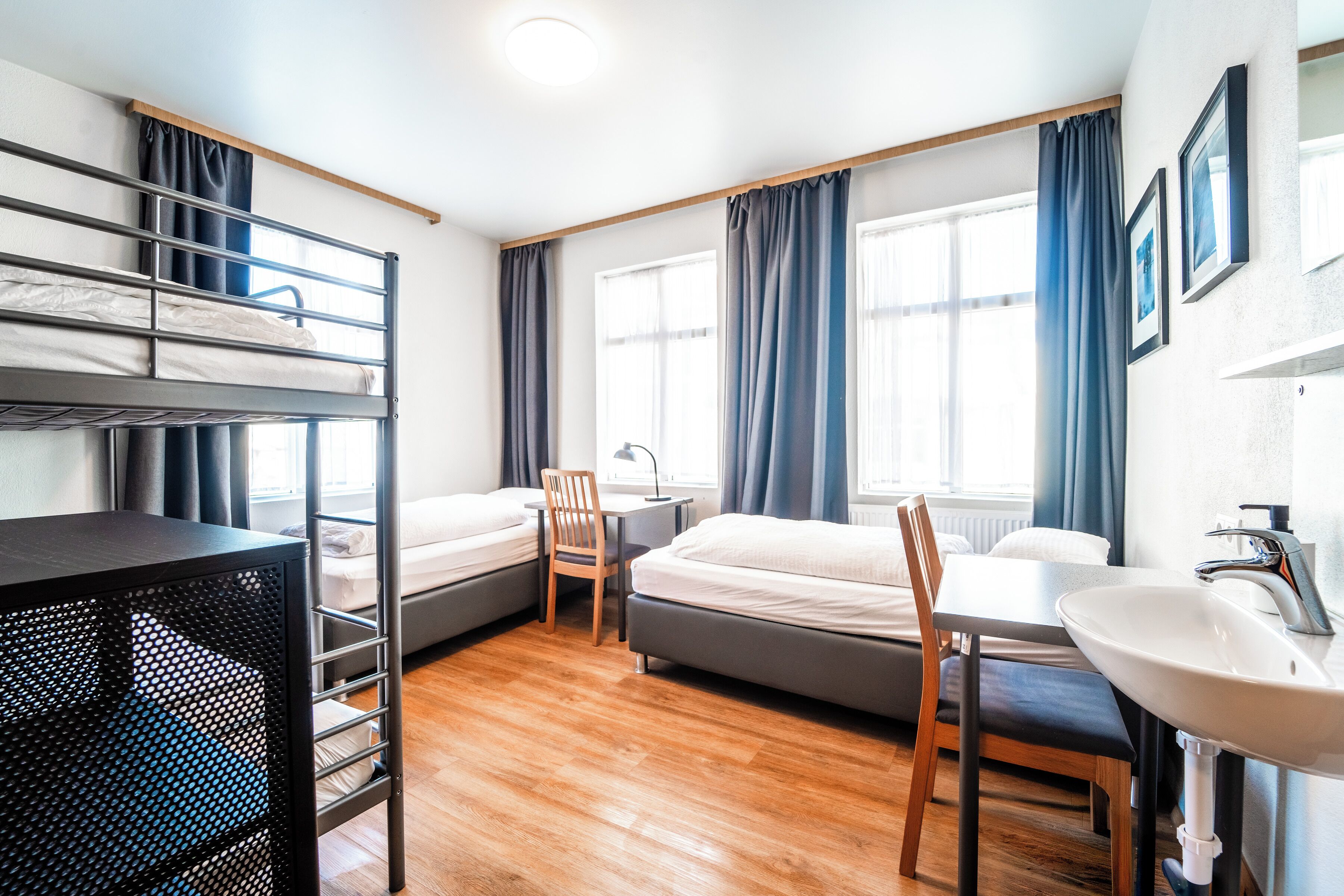 Bureau, Wi-Fi gratuit, draps fournis