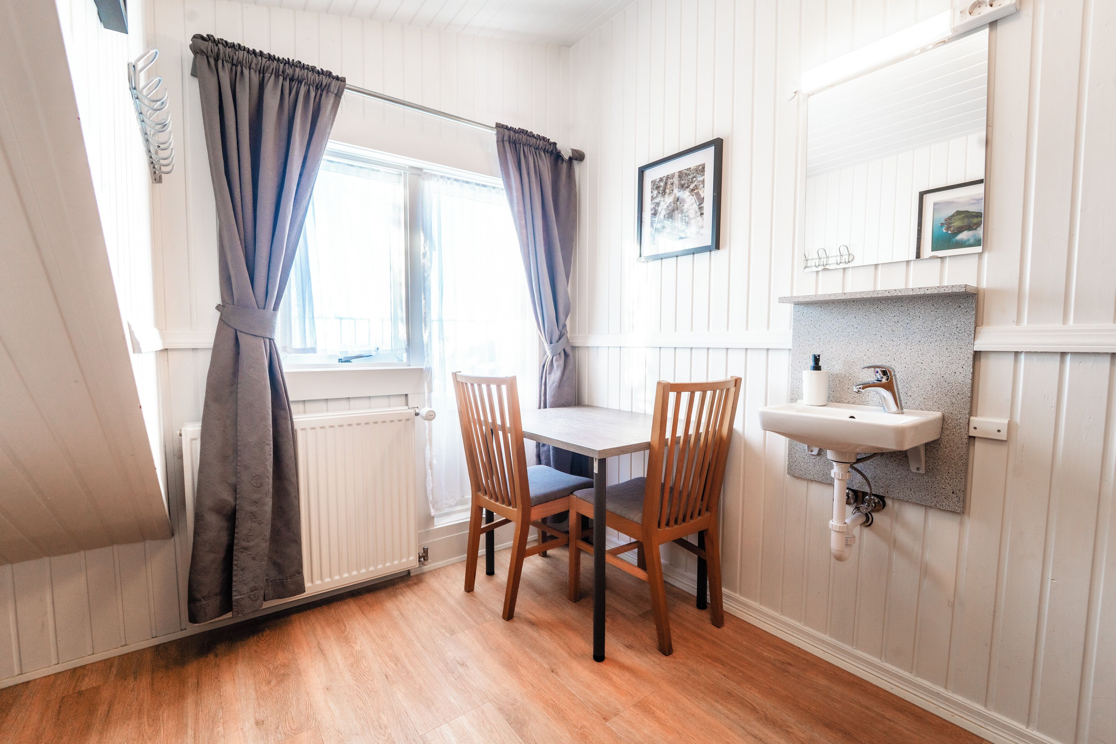 Chambre Double ou avec lits jumeaux, salle de bains commune | Bureau, Wi-Fi gratuit, draps fournis