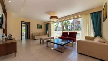 Familien-Suite | Kostenlose Minibar, Zimmersafe, Schreibtisch, schallisolierte Zimmer