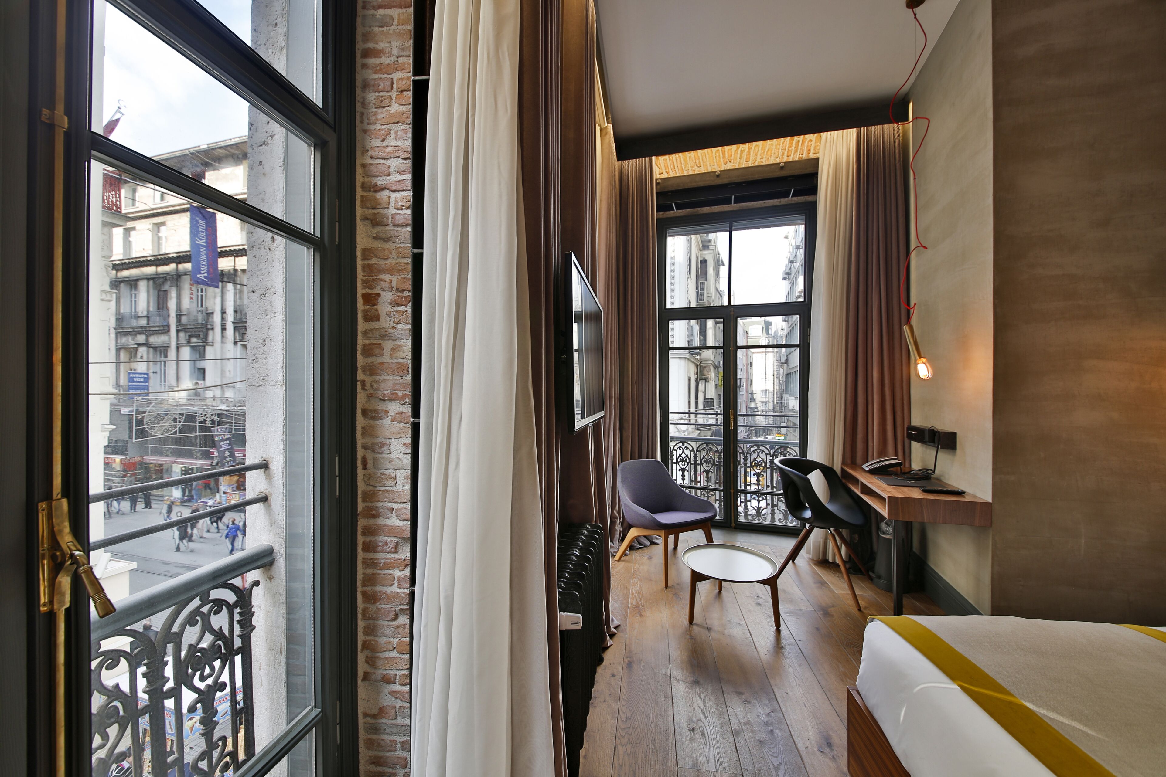 Senior Suite (Istiklal View) | Seprai premium, minibar, dan brankas