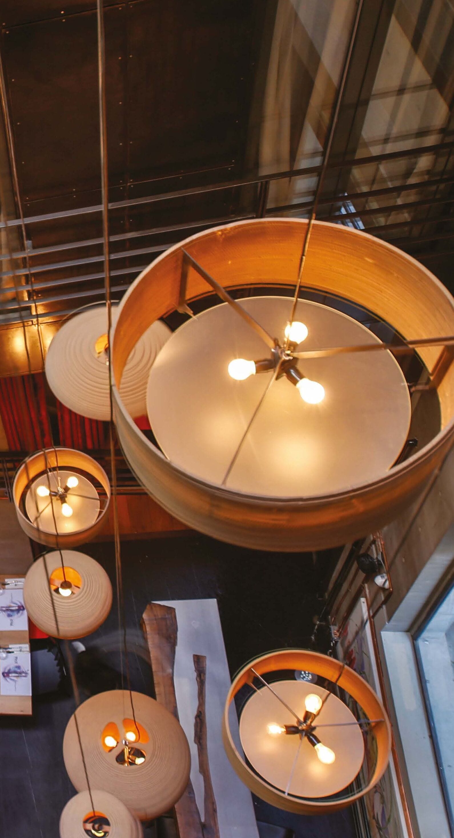 breakfast and lunch served, international cuisine