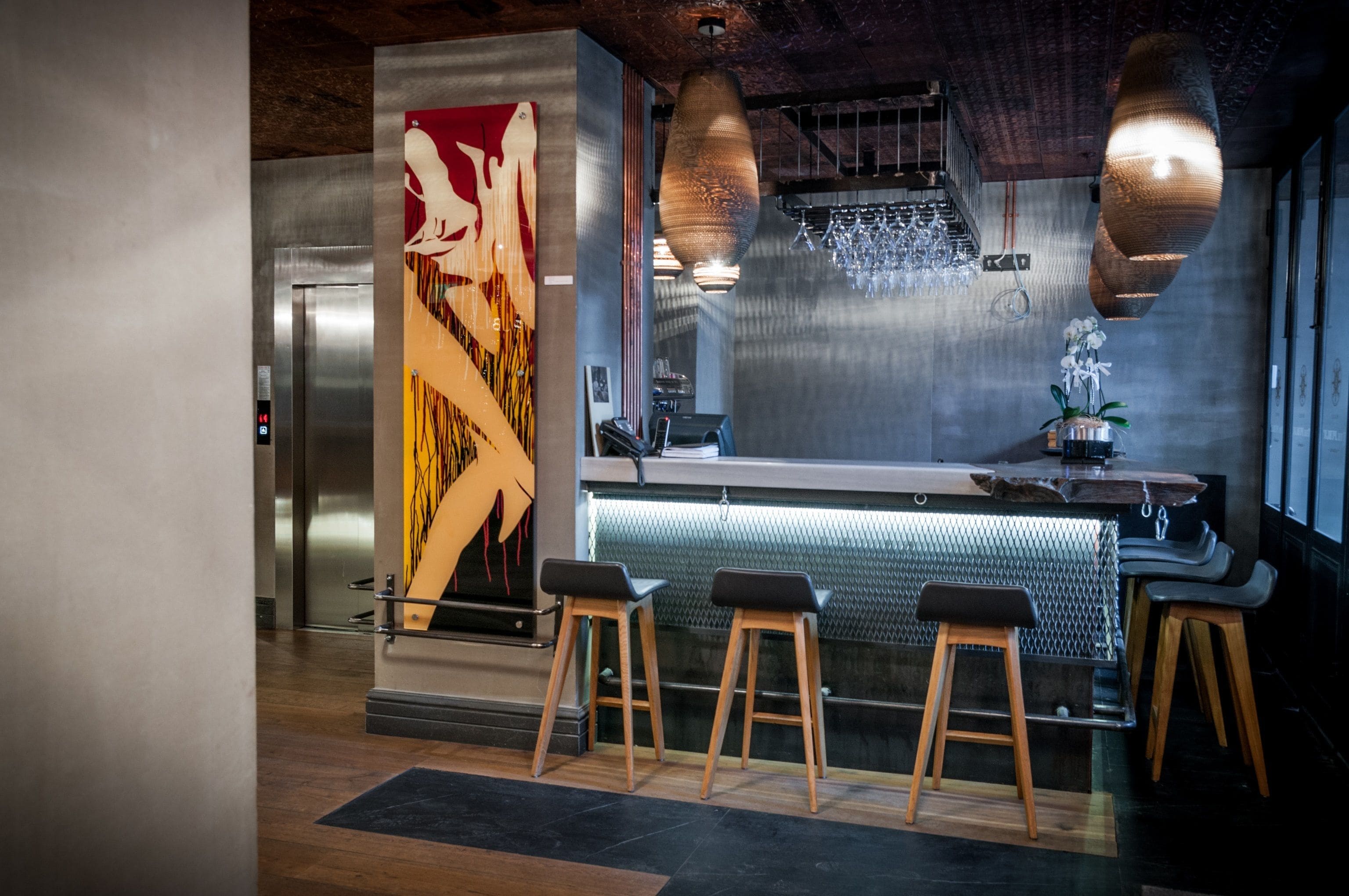 2 bars/lounges, lobby lounge