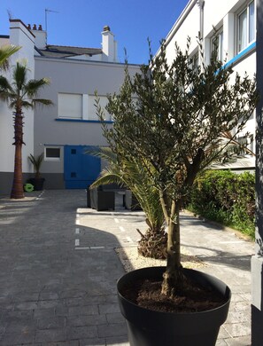 附近有免费停车设施