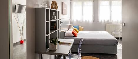 Monolocale Superior | Una scrivania, insonorizzazione, Wi-Fi gratuito