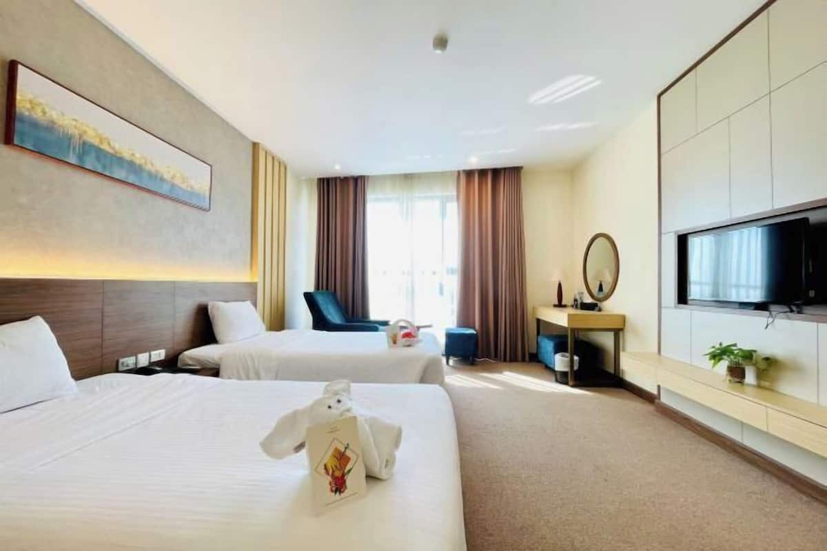 Premium bedding, minibar, in-room safe, desk